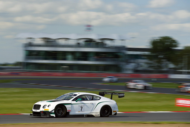 Illustration for article titled This Gigantic Bentley GT3 Car Beat McLaren